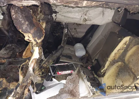 2016 Toyota Rav4 Limited z USA, uszkodzony, nr VIN 2T3DFREVXGW513481